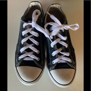 Converse Black & White Lowtop Canvas Tennis Shoes